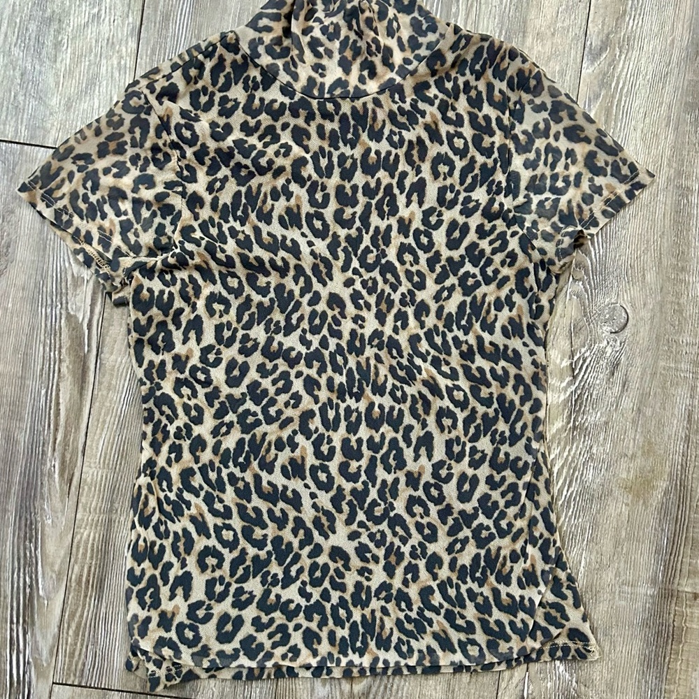 Leopard Print Short Sleeve Mock Neck Top in Tan and Black